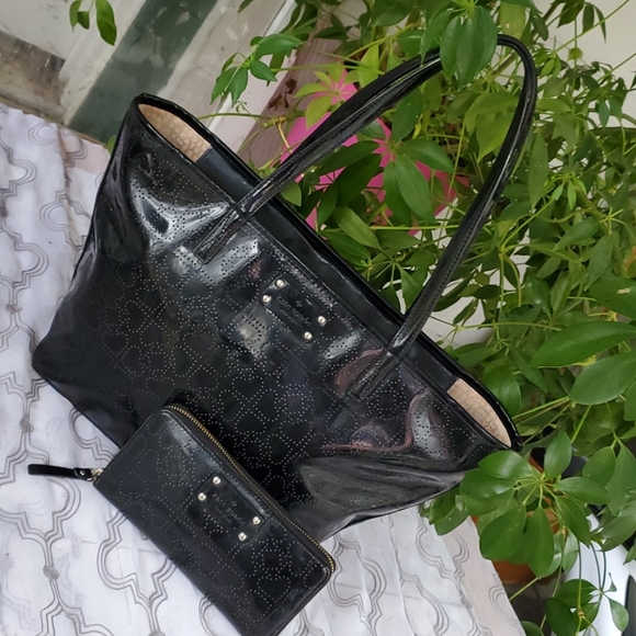 kate spade Handbags - AUTHENTIC Kate Spade Patent Leather Heart Bag wit